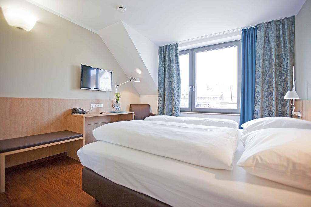 Sebcity Hotel Ellwangen Kamer foto